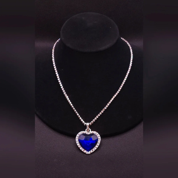 Titanic inspired blue heart of the ocean Necklace - Picture 1 of 9